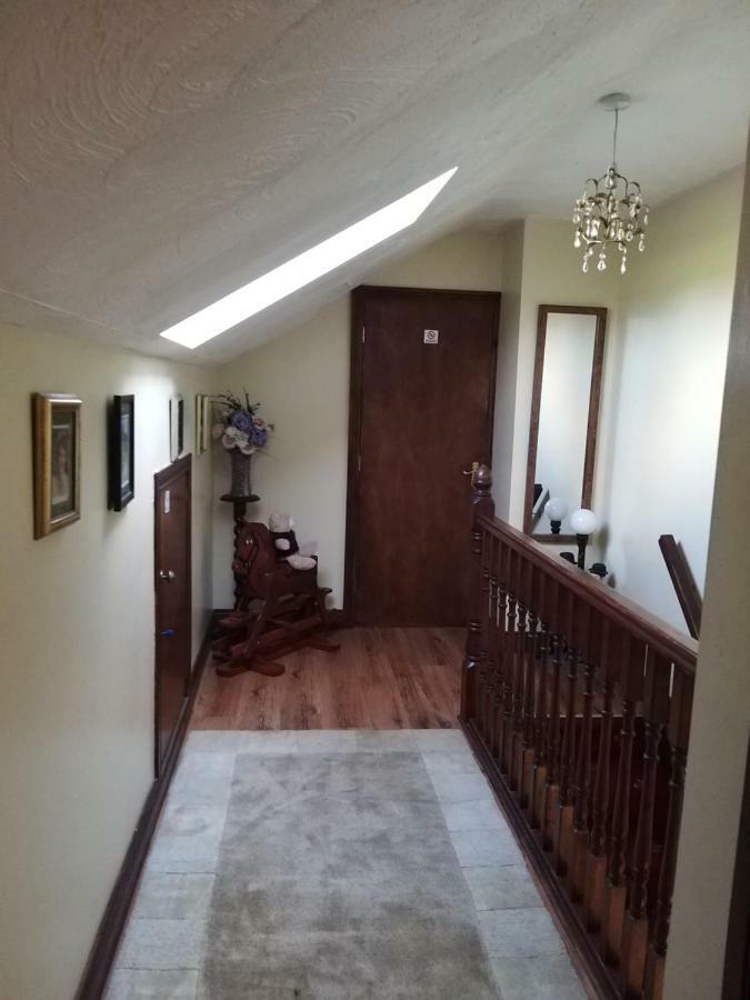 Antrim Heights Bnb ภายนอก รูปภาพ
