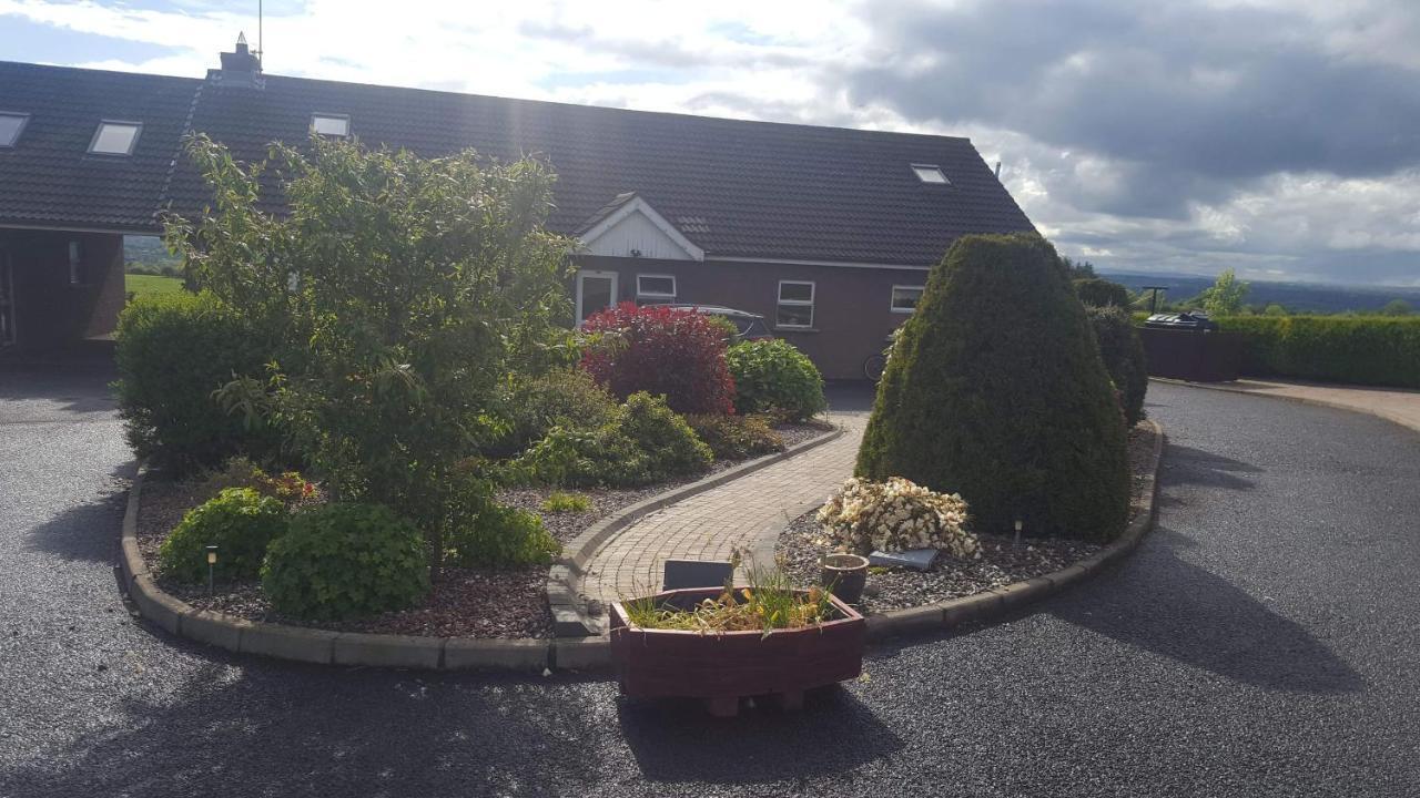 Antrim Heights Bnb ภายนอก รูปภาพ